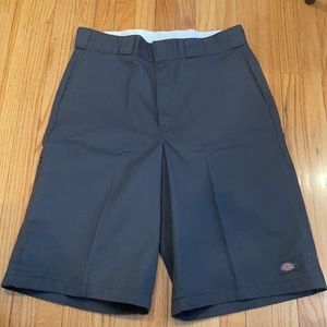 Men’s Dickies Cargo Shorts Size 34 in Dark Grey